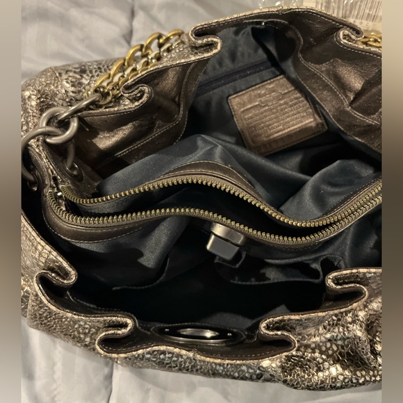Beautiful metallic coach bag with two coach tags included - Picture 6 of 8